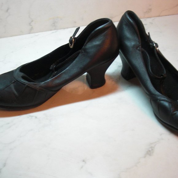 Capezio Shoes Capezio Character Dance Shoes Leather Size 8 Poshmark